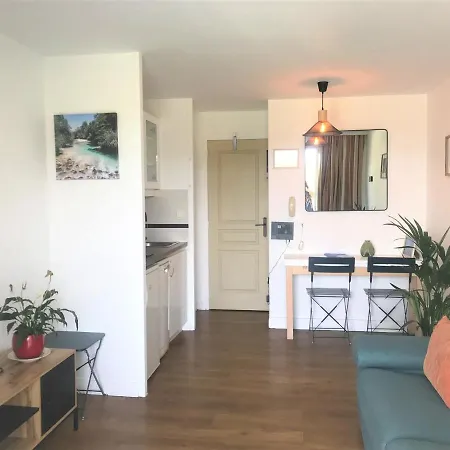 Cosy Avec Terrasse, Piscine Et Wi-fi - Fr-1-504-645 *